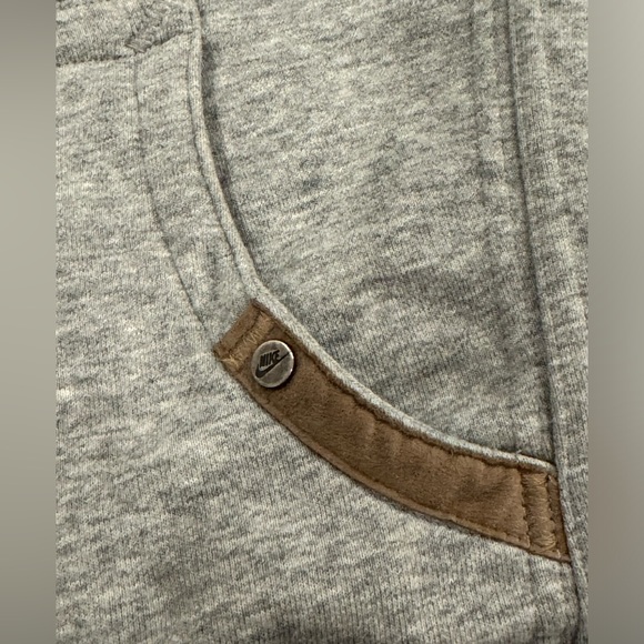 Nike grey vest - Picture 3 of 7